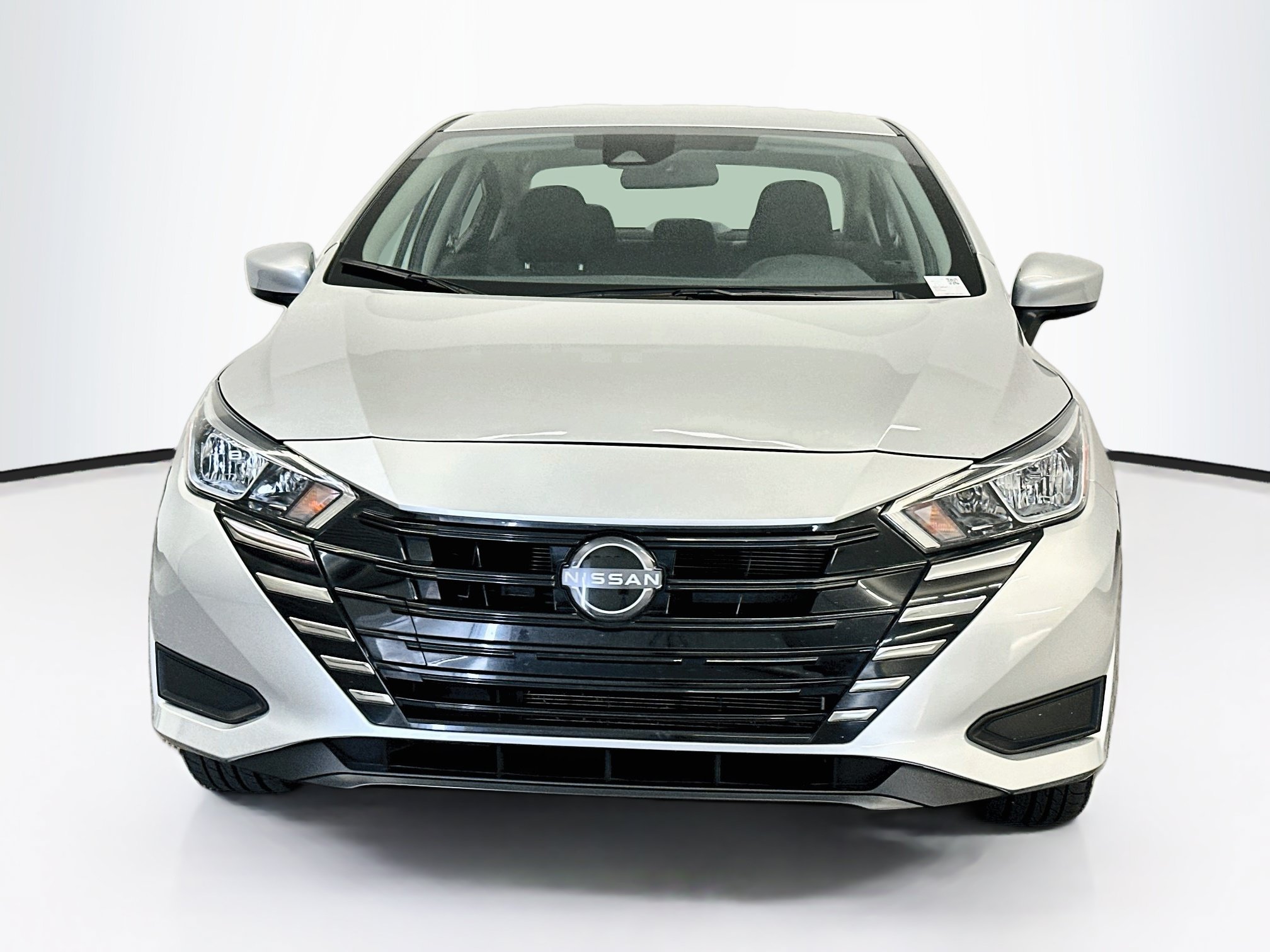 Used 2024 Nissan Versa SV FWD image 2