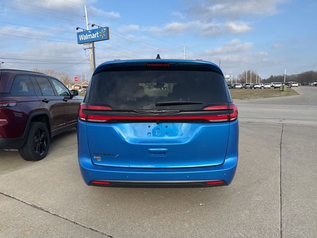 New 2026 Chrysler Pacifica Select image 5