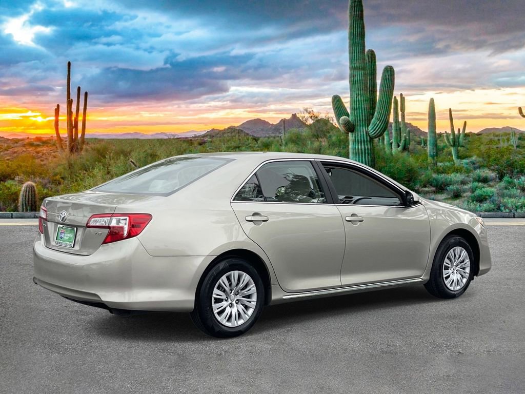 Used 2013 Toyota Camry LE image 3