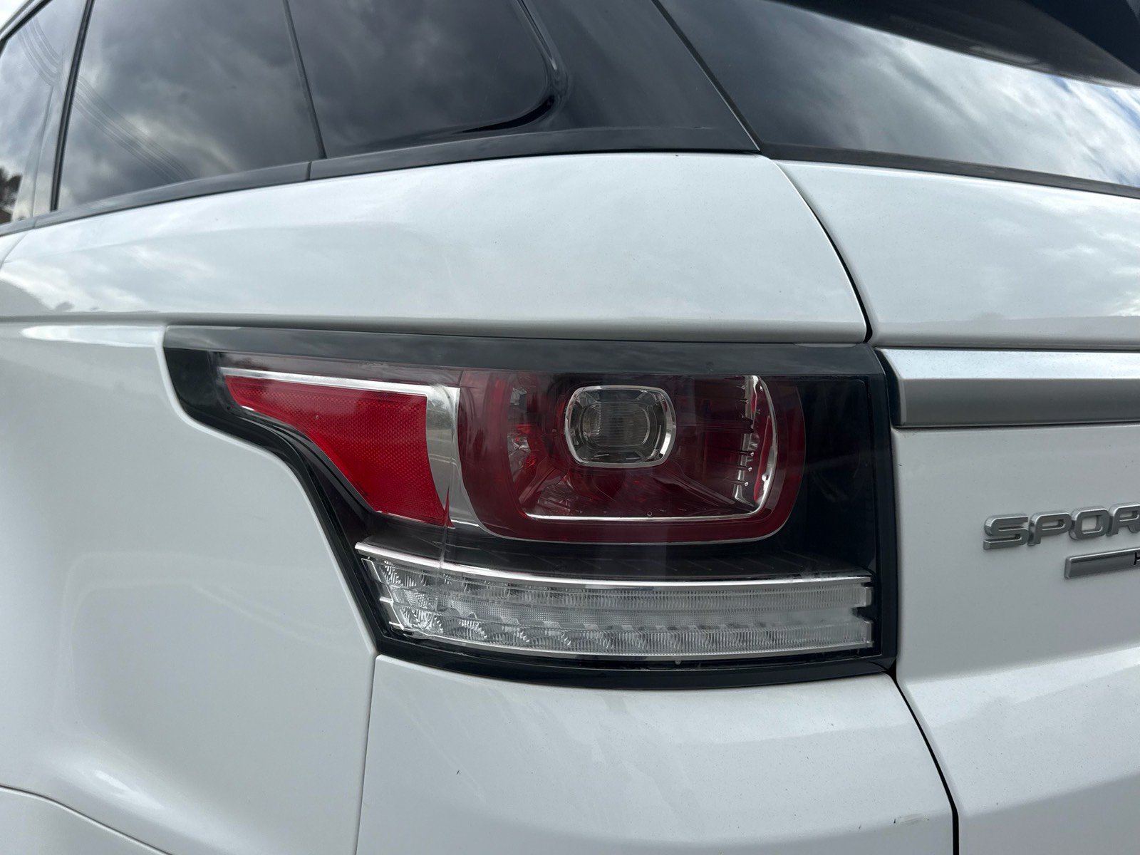 Used 2014 Land Rover Range Rover Sport HSE AWD/4WD image 9