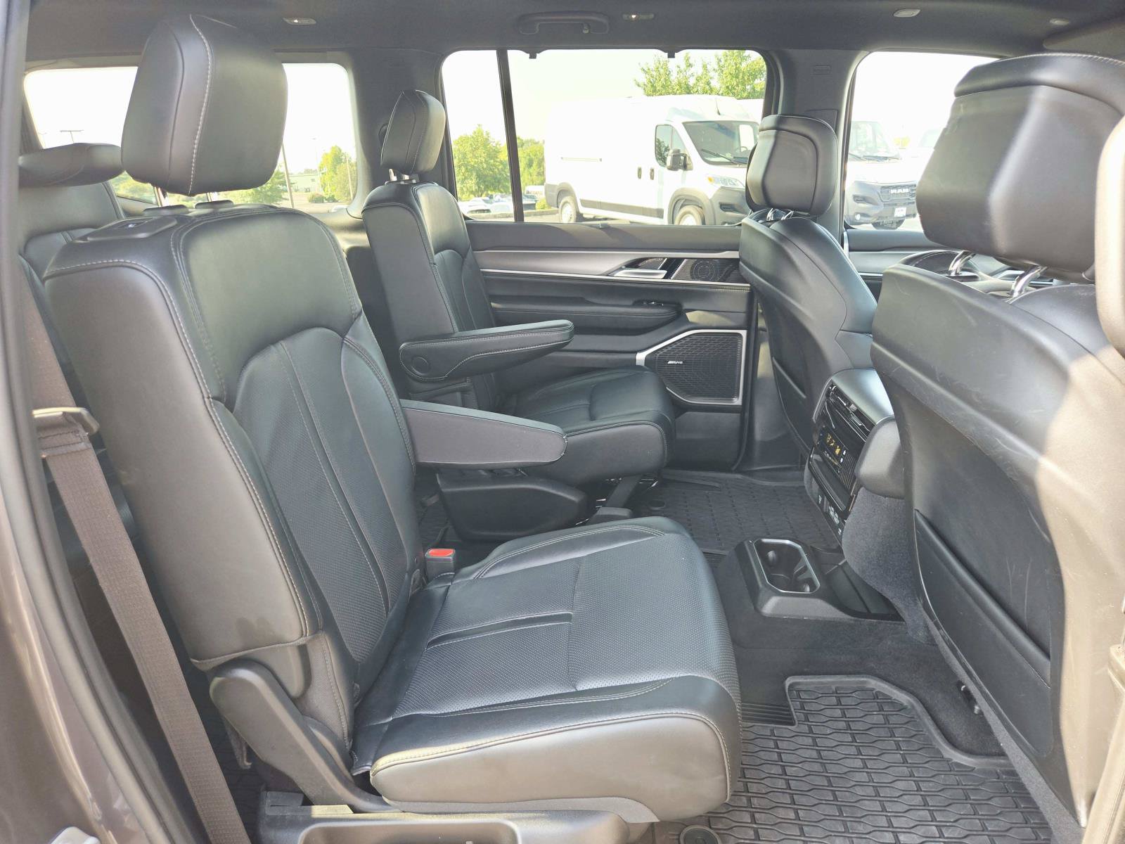 Used 2024 Jeep Wagoneer Series II w/ Convenience Group I AWD/4WD image 19