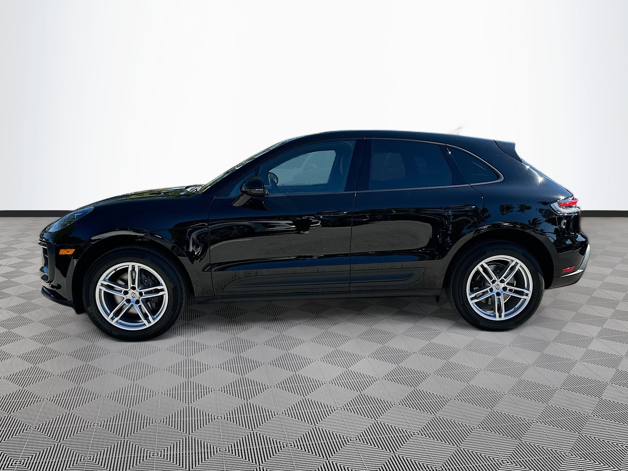Used 2024 Porsche Macan image 4