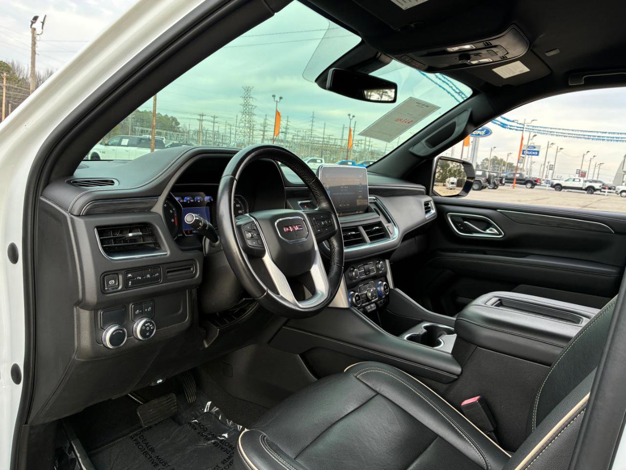 Used 2021 GMC Yukon XL SLT image 13