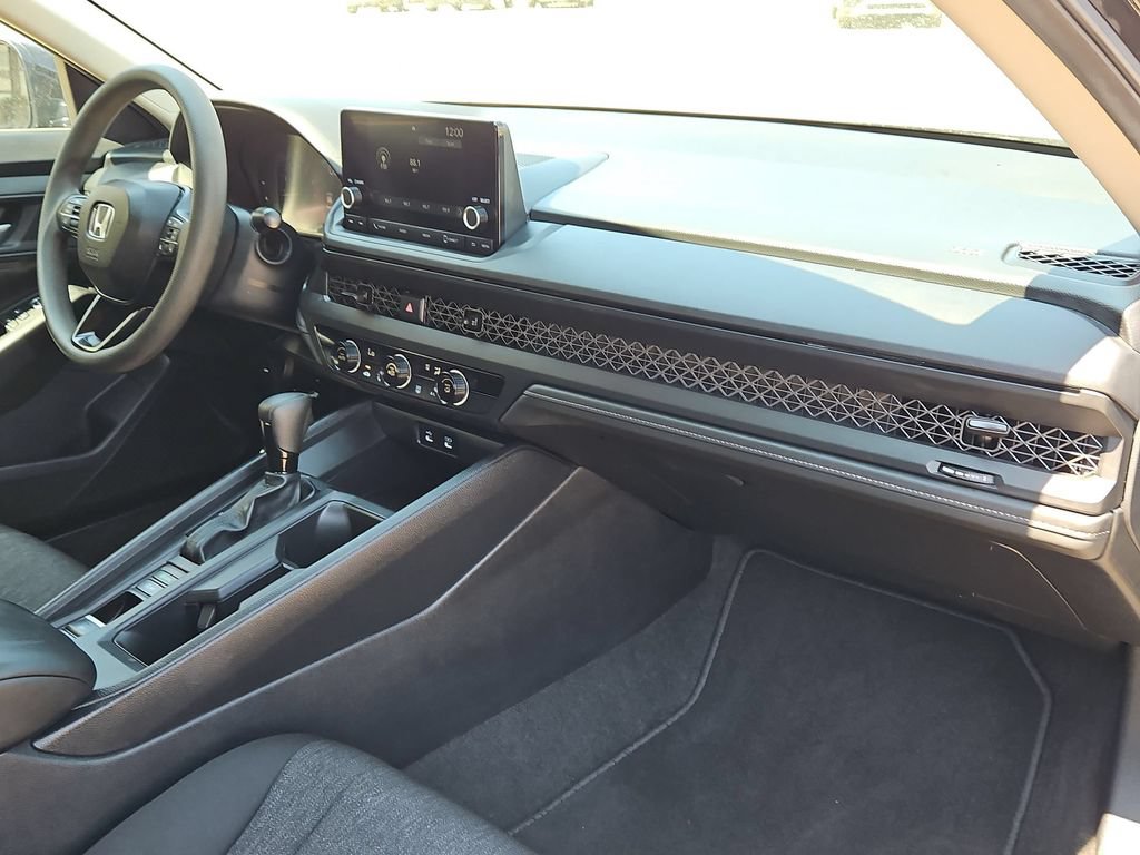 Used 2025 Honda Accord LX image 32