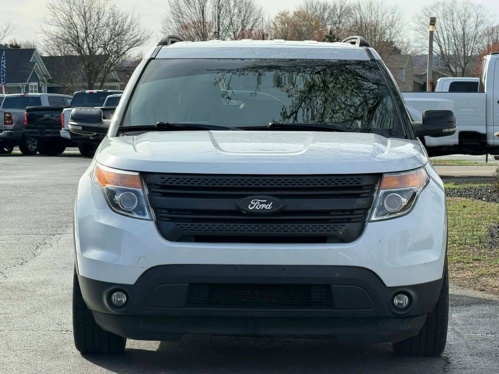 Used 2014 Ford Explorer XLT w/ Equipment Group 201A AWD/4WD image 2