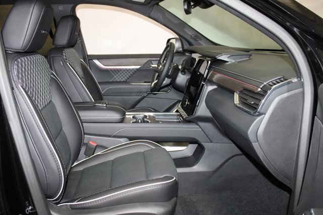 Used 2025 GMC Acadia Denali w/ LPO, Floor Liner Package image 17