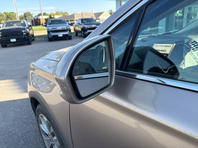 Used 2019 Lincoln MKC Select w/ Select Plus Package FWD image 23