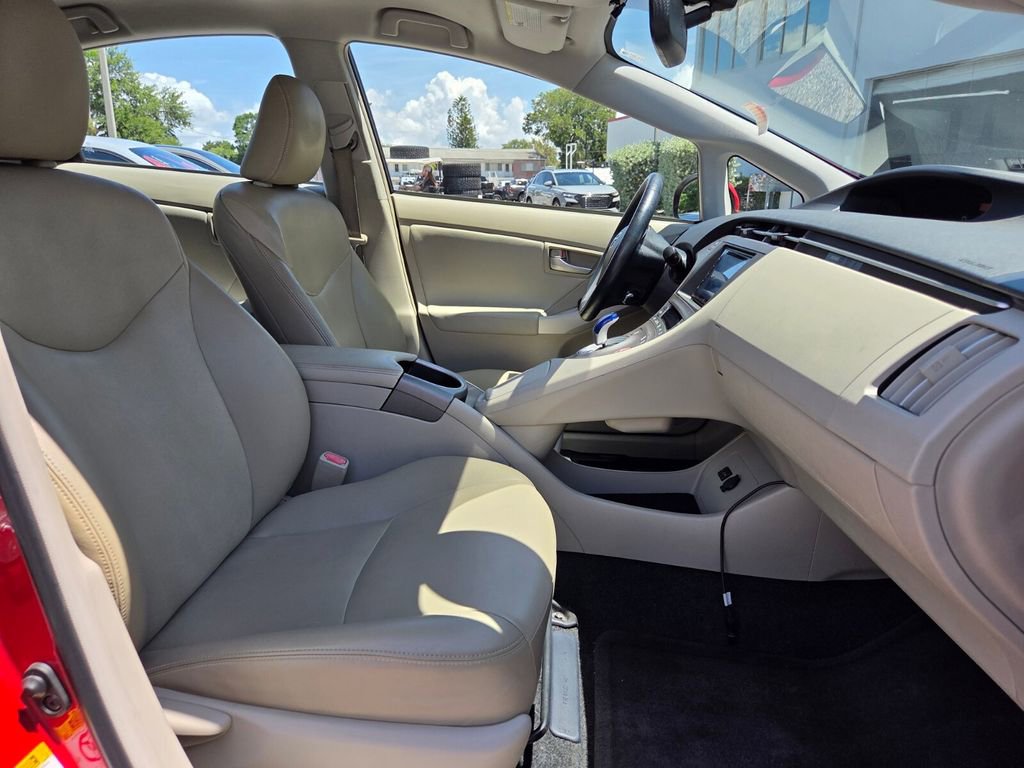 Used 2014 Toyota Prius Five FWD image 18
