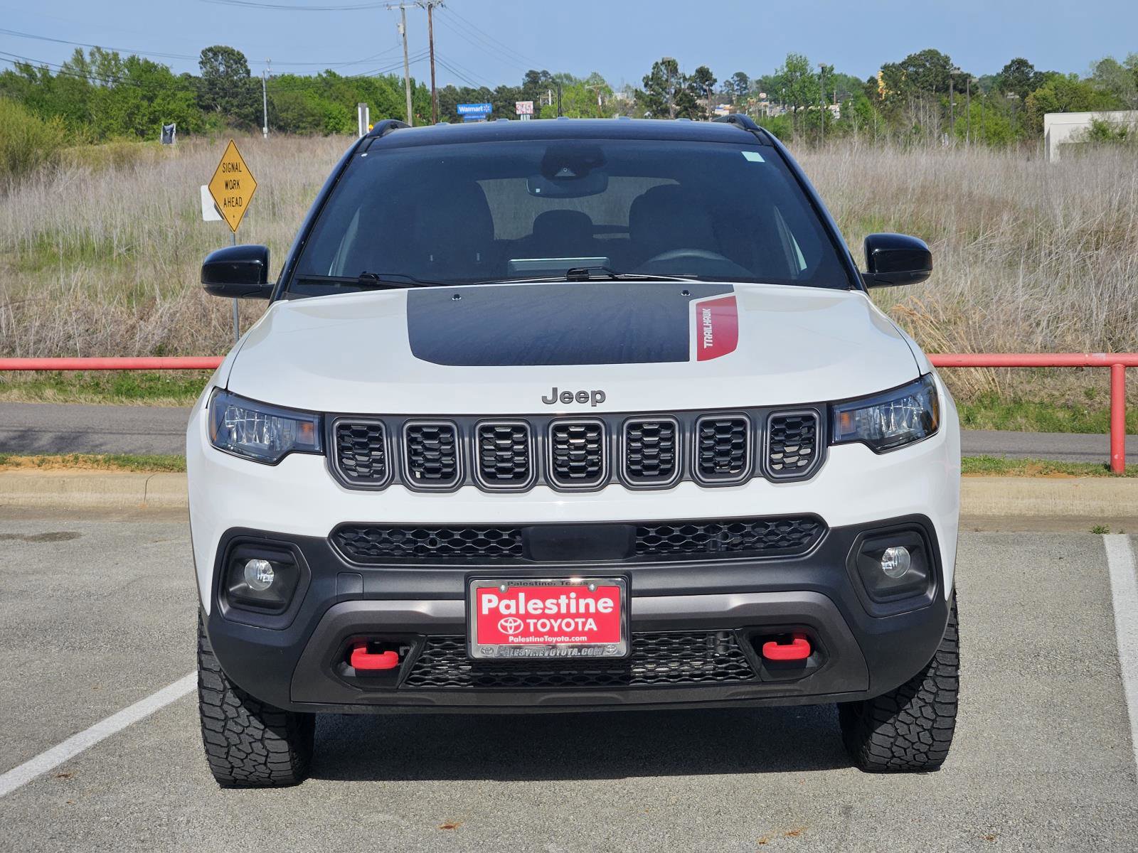 Used 2025 Jeep Compass Trailhawk image 2