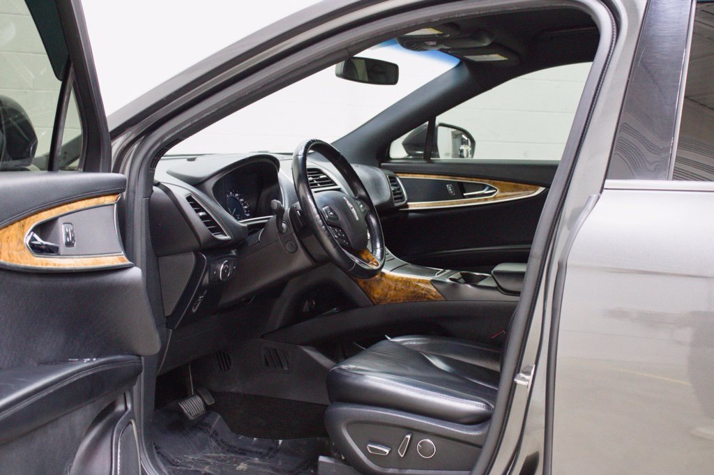Used 2018 Lincoln MKX Select w/ Select Plus Package AWD/4WD image 20
