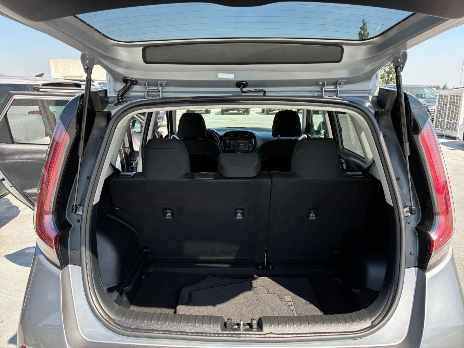 Used 2025 Kia Soul LX w/ LX Technology Package image 29