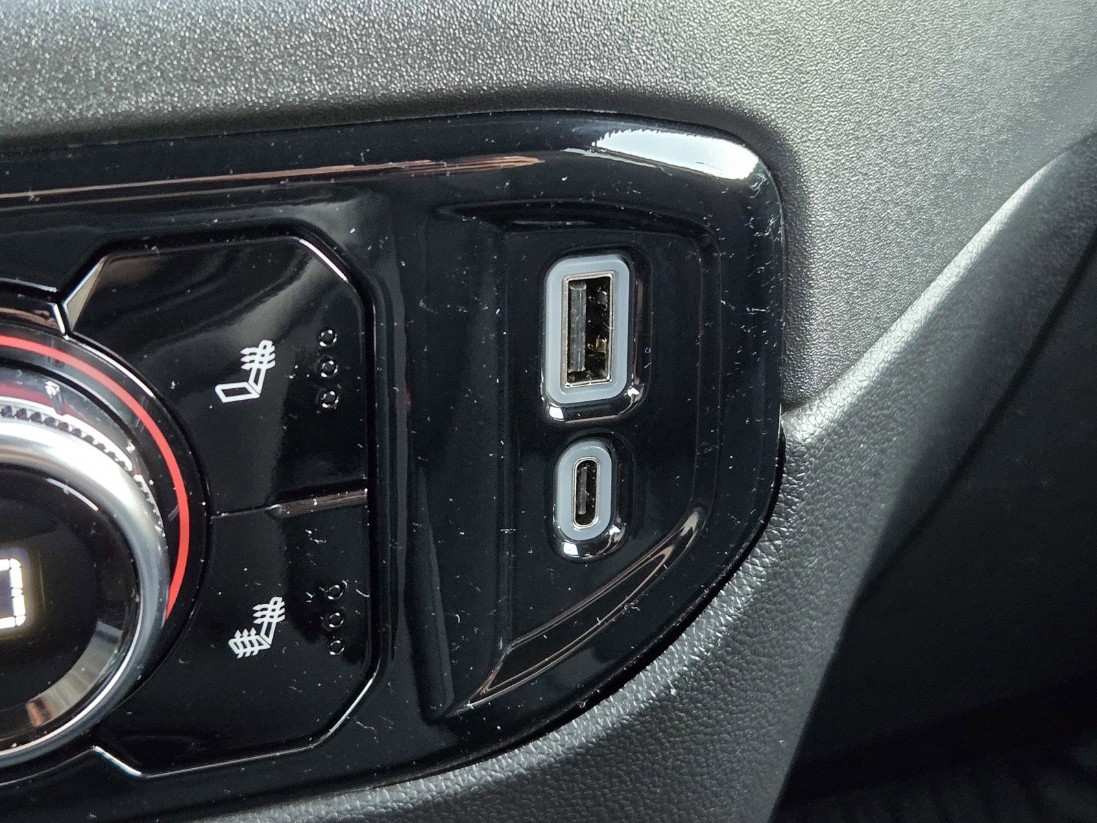 Used 2025 GMC Sierra 1500 Elevation image 23