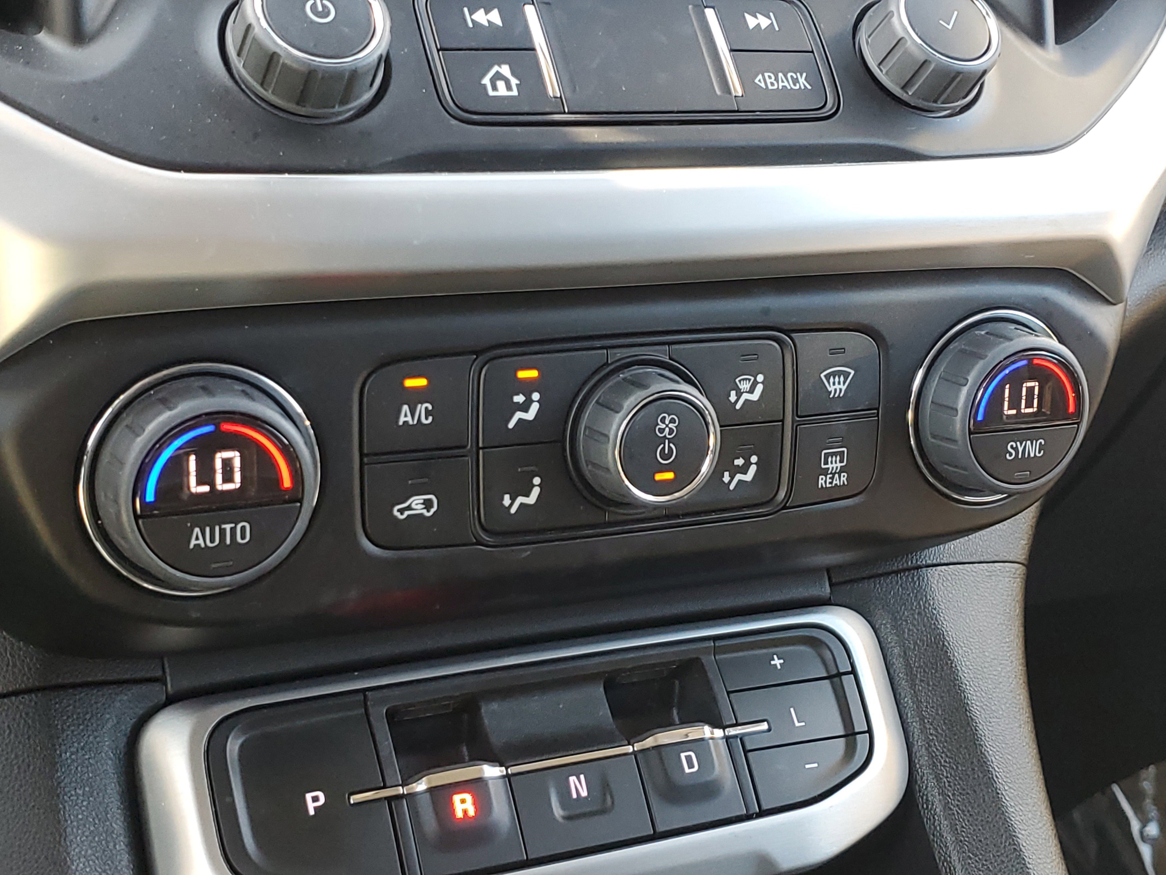 Used 2023 GMC Acadia SLT image 29