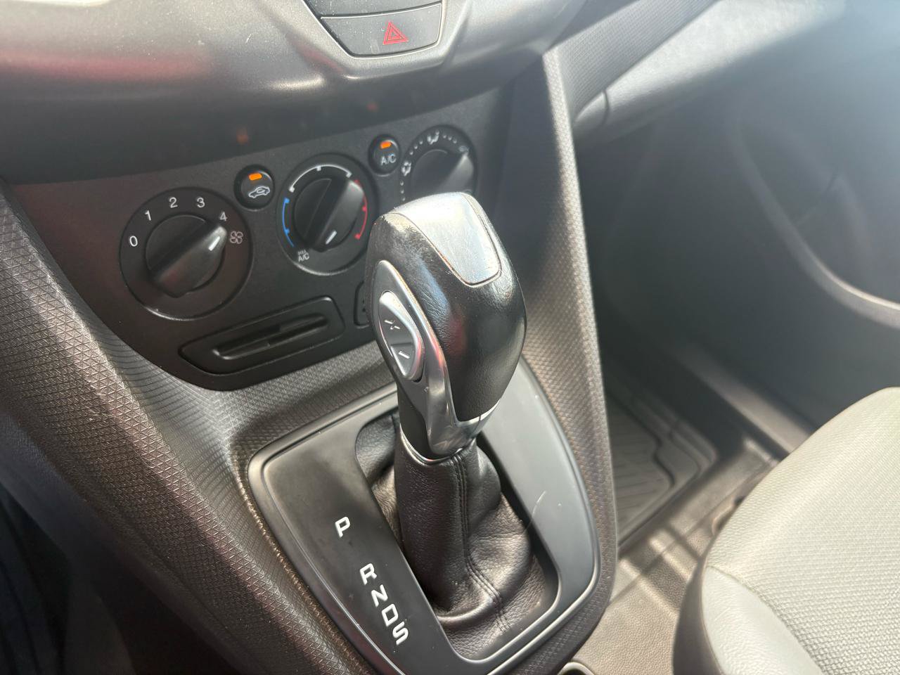 Used 2018 Ford Transit Connect XL FWD image 13