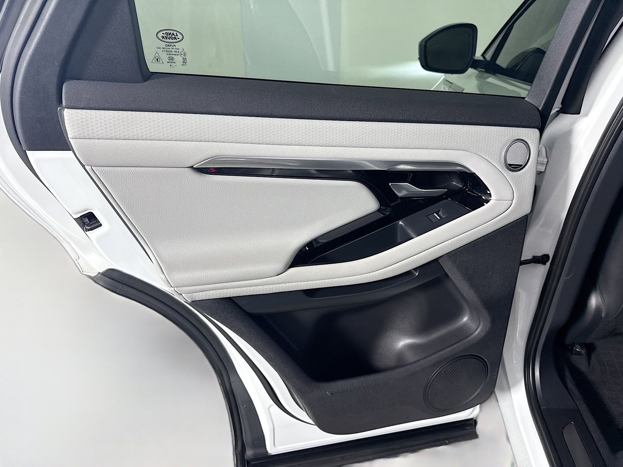 Used 2020 Land Rover Range Rover Evoque R-Dynamic S image 25