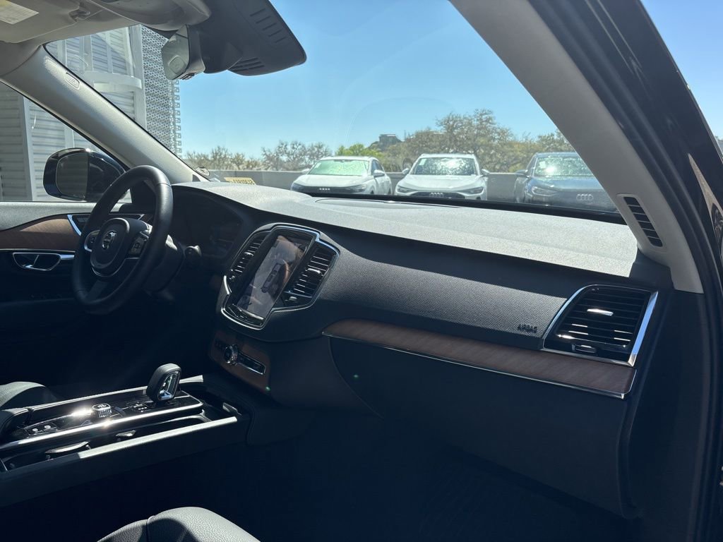 Used 2025 Volvo XC90 B5 Plus w/ Protection Package Premier image 15