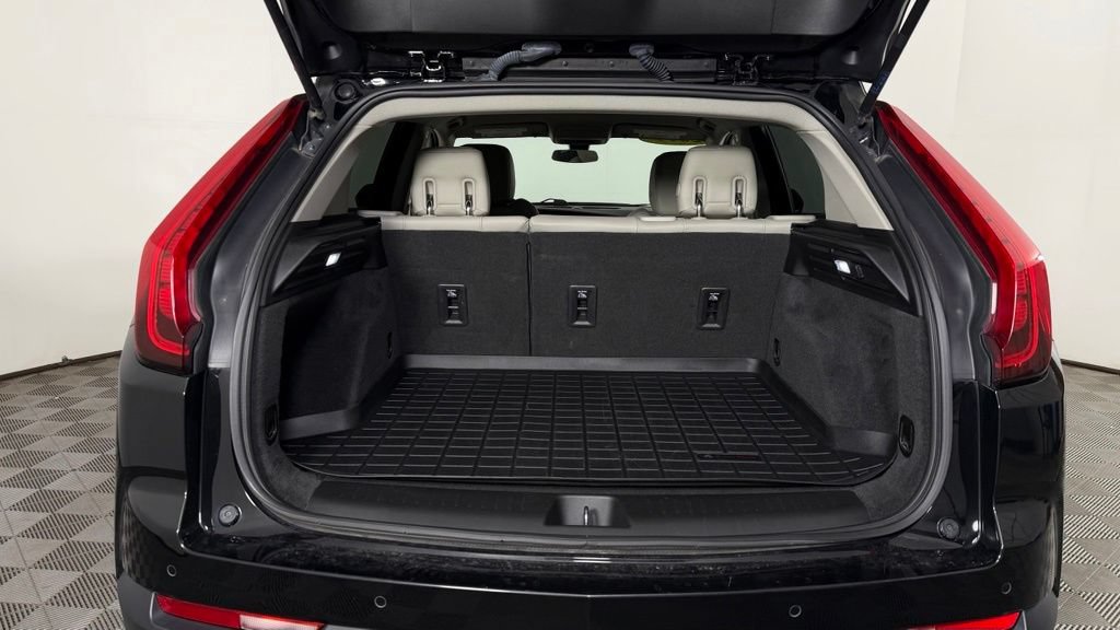 Used 2019 Cadillac XT4 Luxury w/ Cold Weather Package FWD image 11