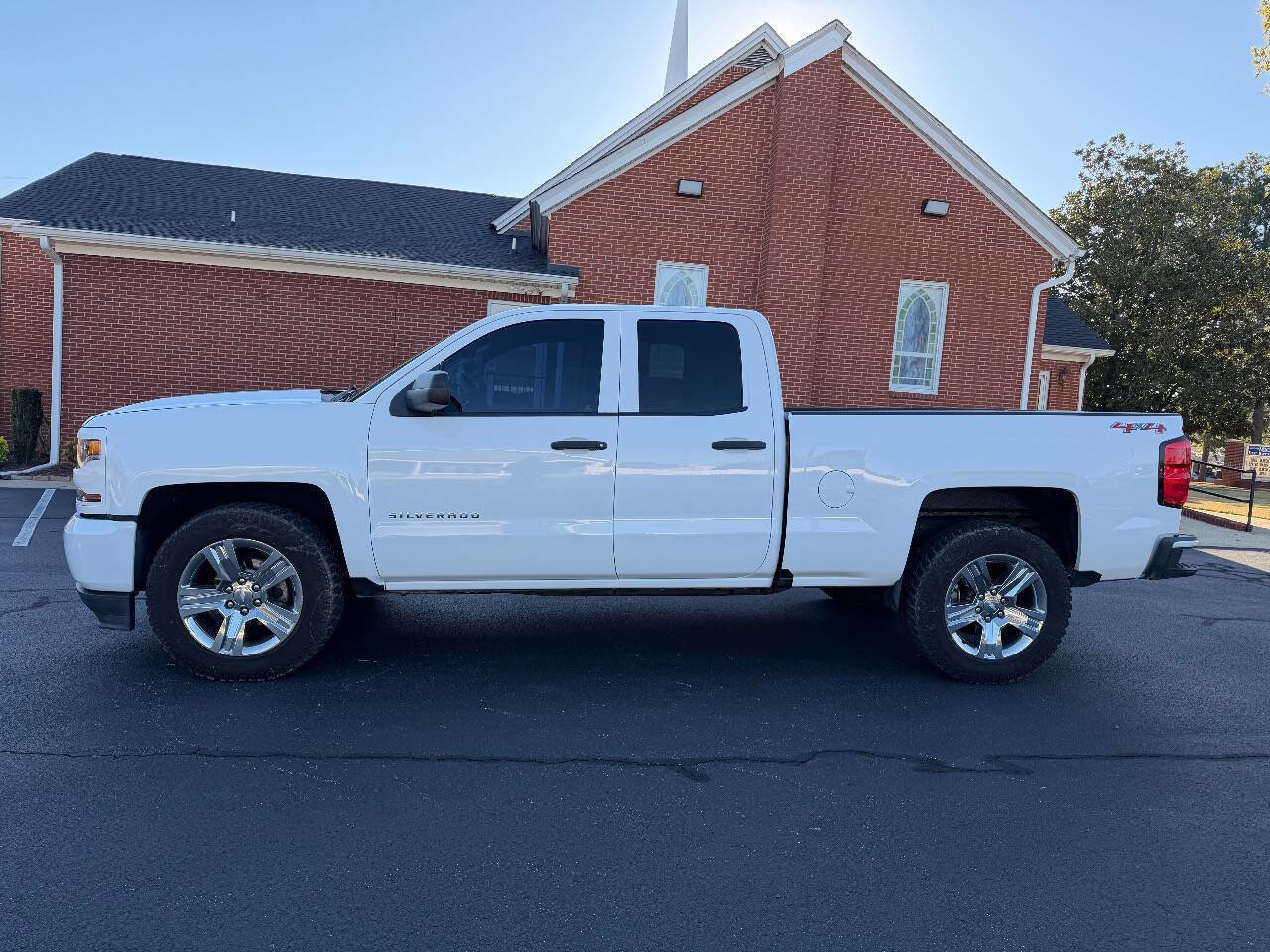 Used 2017 Chevrolet Silverado 1500 Custom w/ Custom Convenience Package image 9