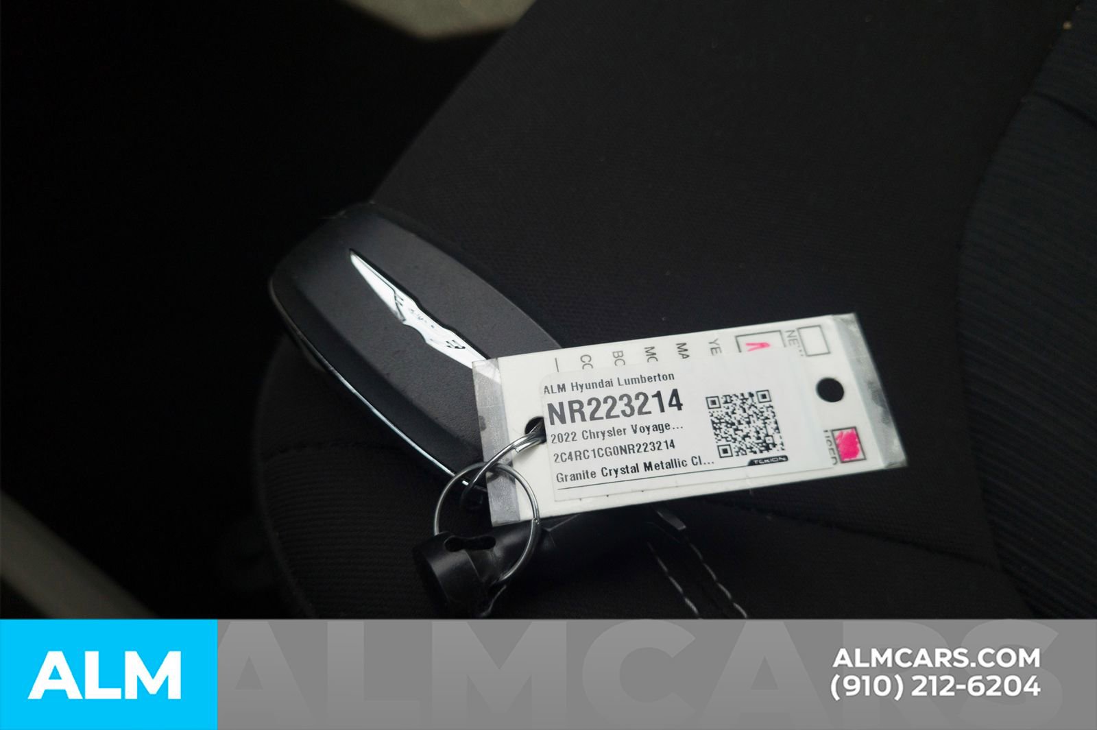 Used 2022 Chrysler Voyager LX image 26