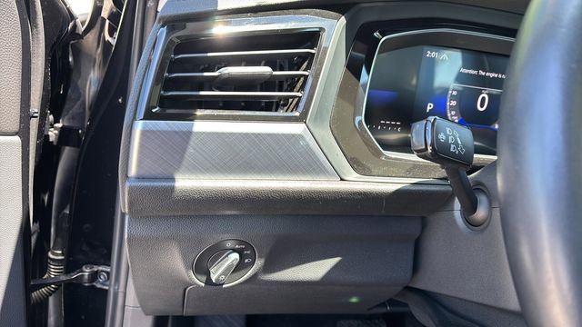 Used 2023 Volkswagen Jetta SE w/ Panoramic Sunroof Package FWD image 22