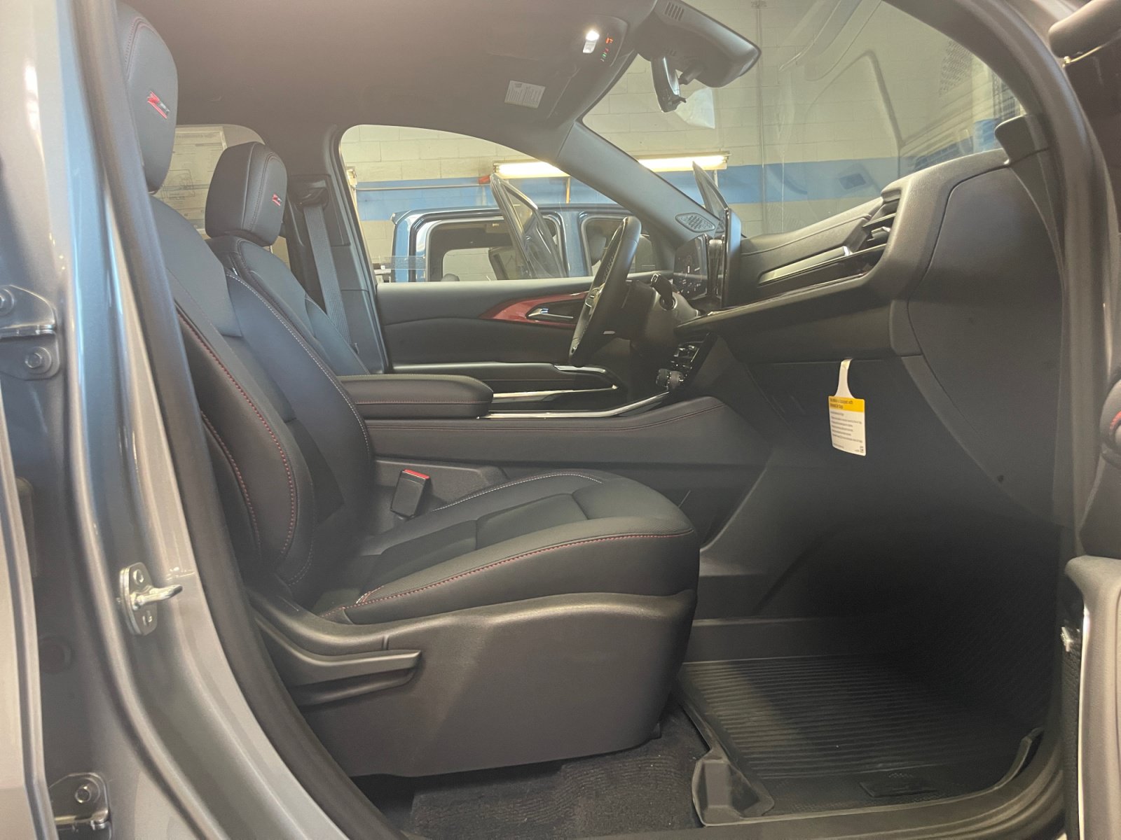New 2026 Chevrolet Traverse Z71 w/ Enhanced Driving Package AWD/4WD image 28