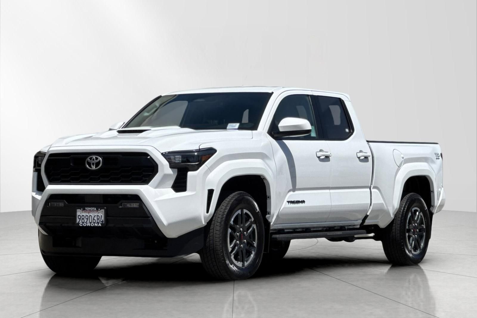 Used 2024 Toyota Tacoma TRD Sport AWD/4WD image 9