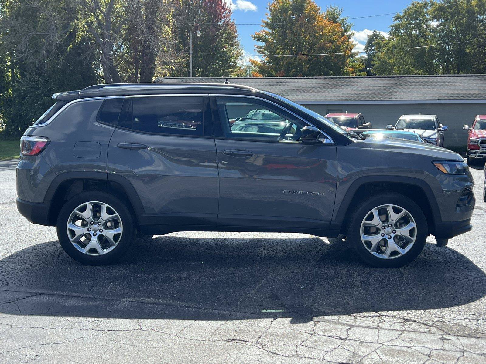 Used 2022 Jeep Compass Limited AWD/4WD image 43