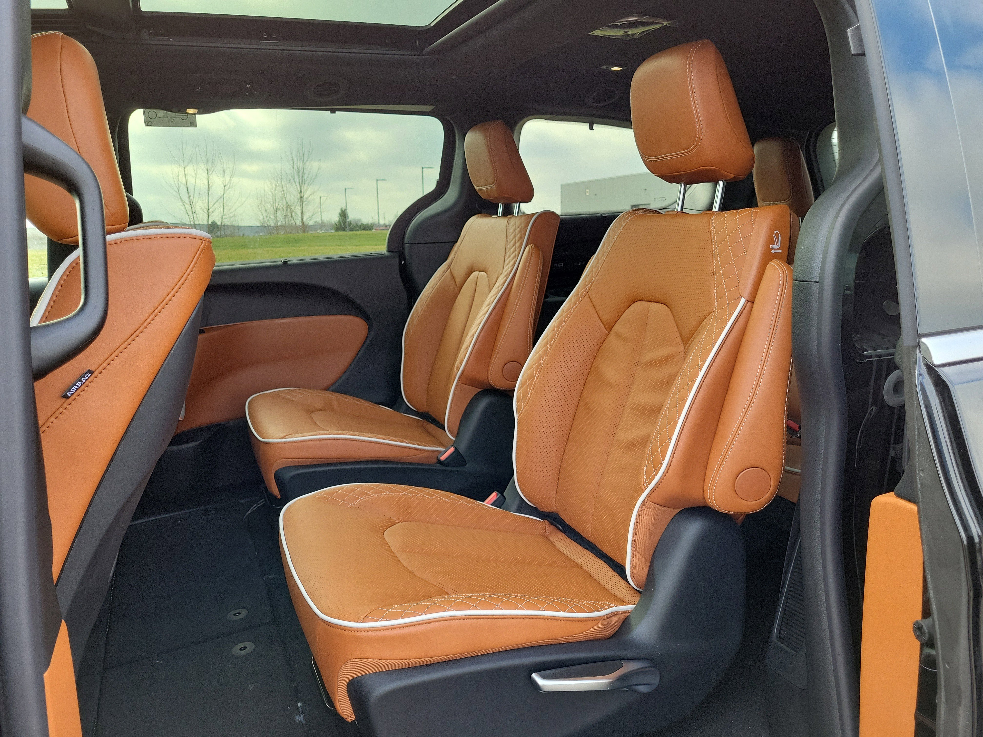 New 2026 Chrysler Pacifica Pinnacle image 10