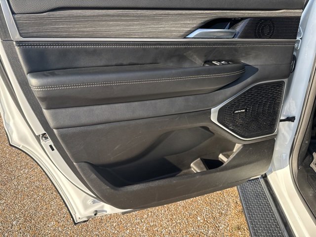 Used 2024 Jeep Wagoneer Series II w/ Flexible Seating Group image 12