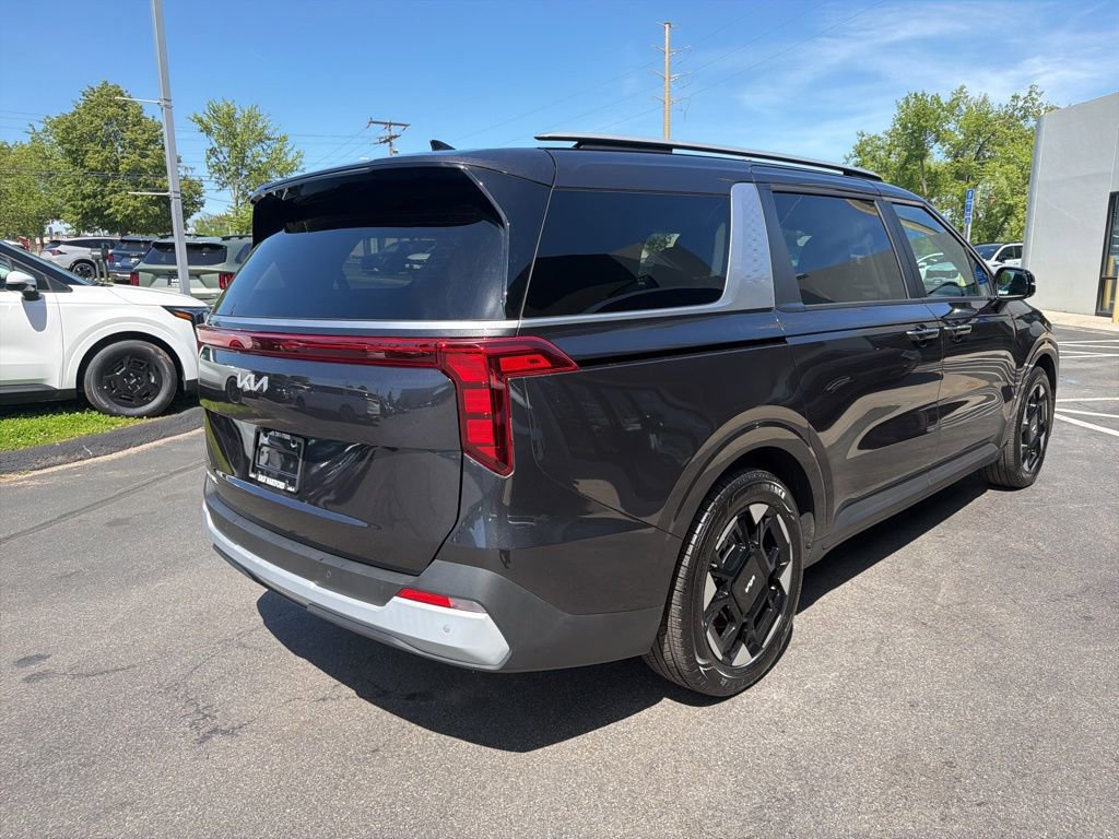 Used 2025 Kia Carnival EX FWD image 8