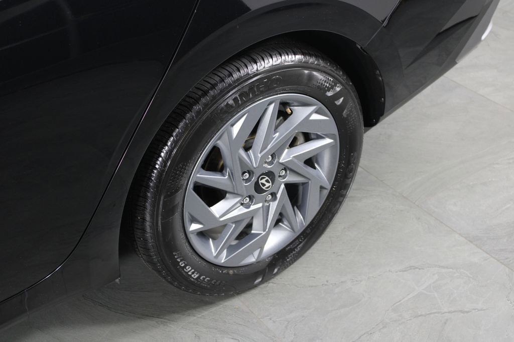Certified 2024 Hyundai Elantra SEL FWD image 13