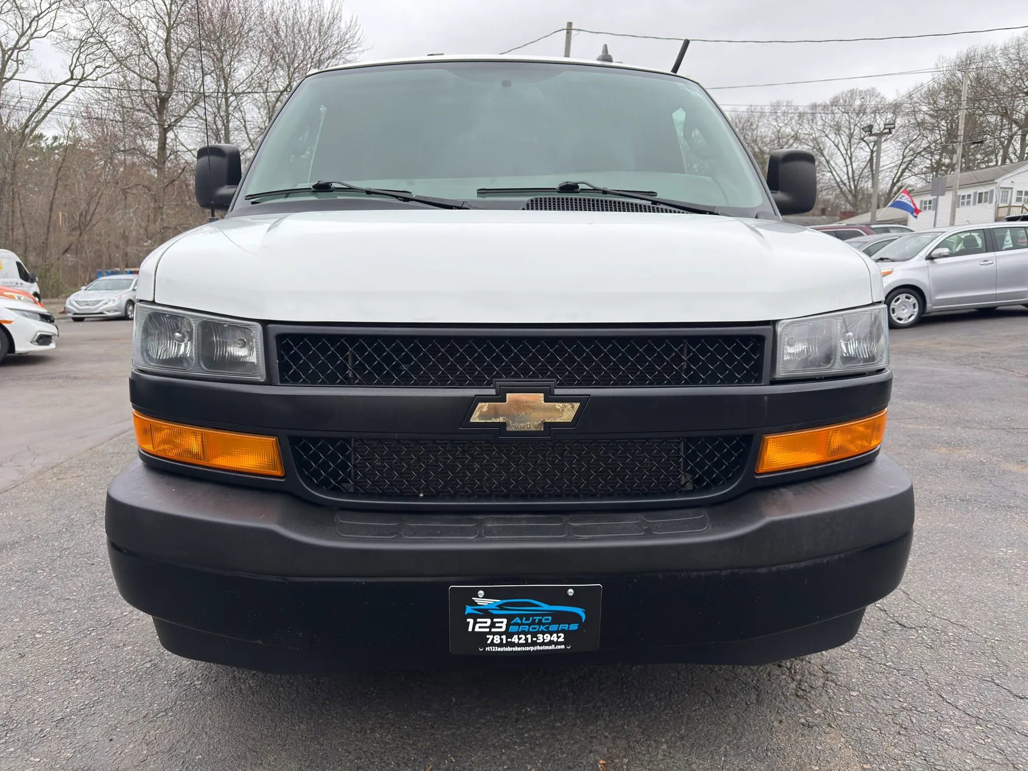 Used 2019 Chevrolet Express 2500 w/ Driver Convenience Package RWD image 2