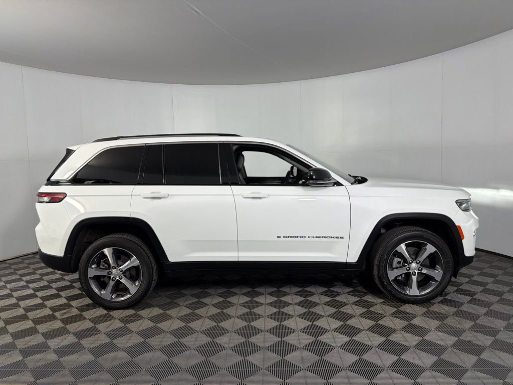 Certified 2022 Jeep Grand Cherokee Limited 4xe image 5