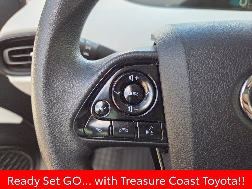 Used 2021 Toyota Prius LE FWD image 31