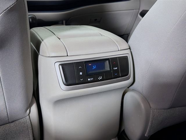 Used 2019 Toyota Highlander LE FWD image 28