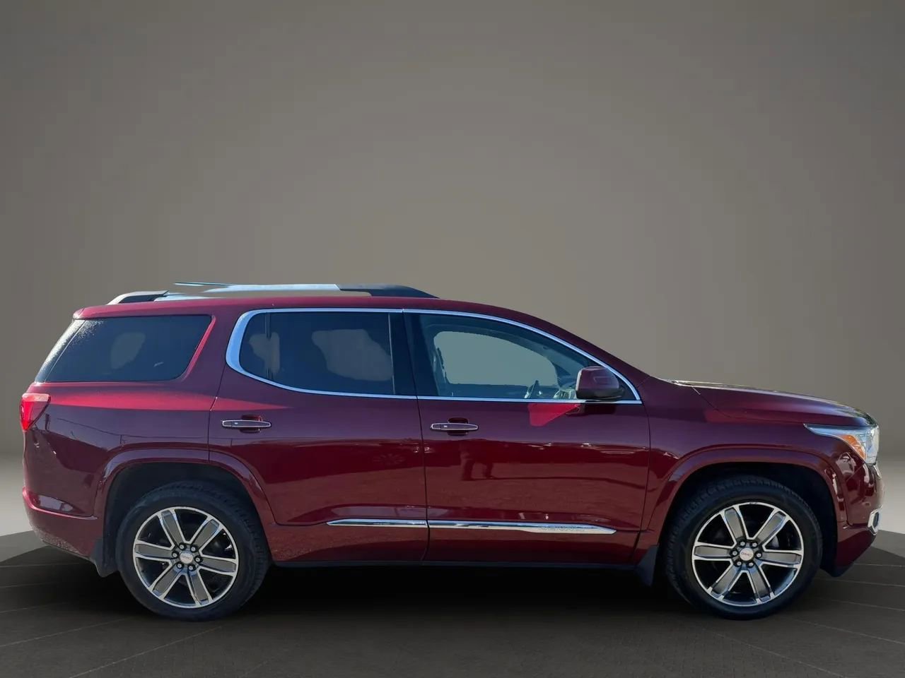 Used 2017 GMC Acadia Denali w/ Technology Package AWD/4WD image 4