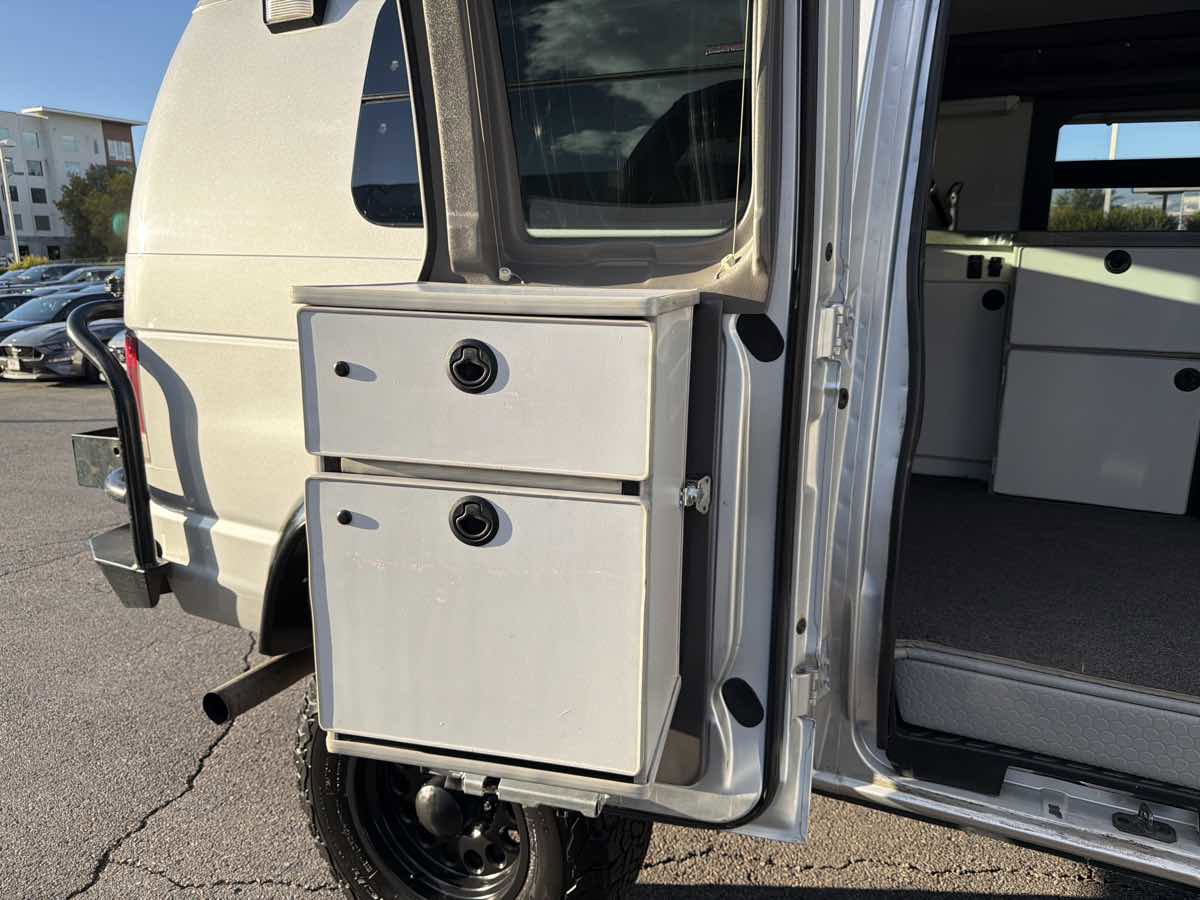 Used 2010 Ford E-350 and Econoline 350 Super Duty image 19