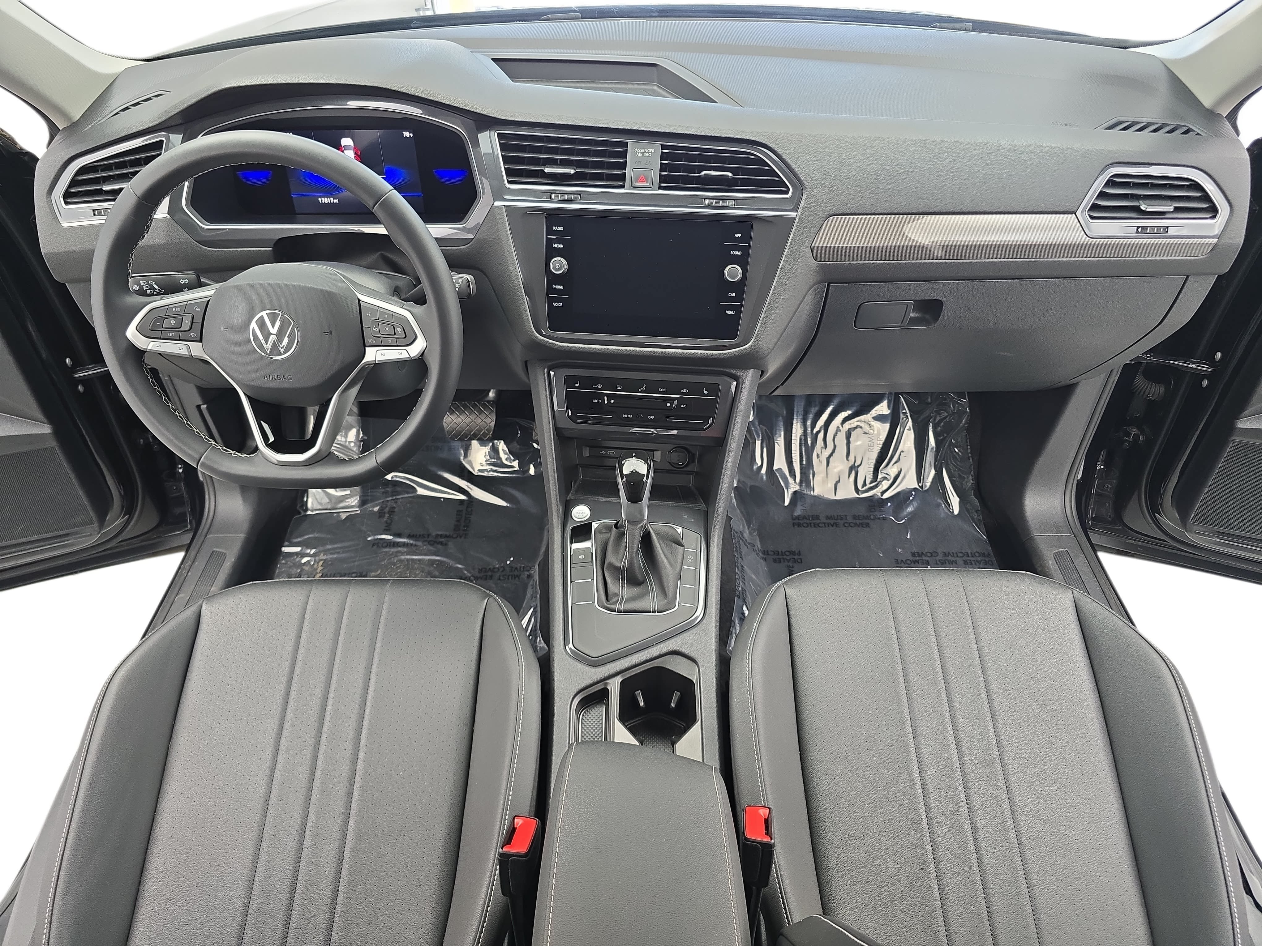 Used 2023 Volkswagen Tiguan SE w/ Panoramic Sunroof Package FWD image 9