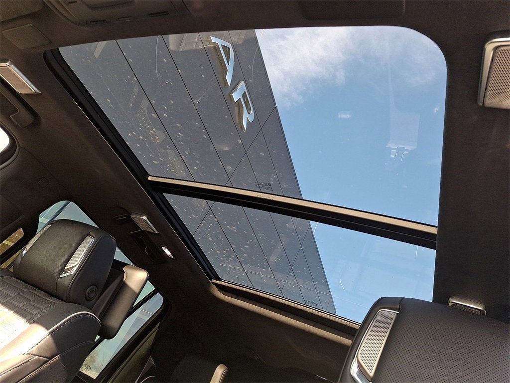 Used 2023 Cadillac Escalade ESV Sport Platinum image 4