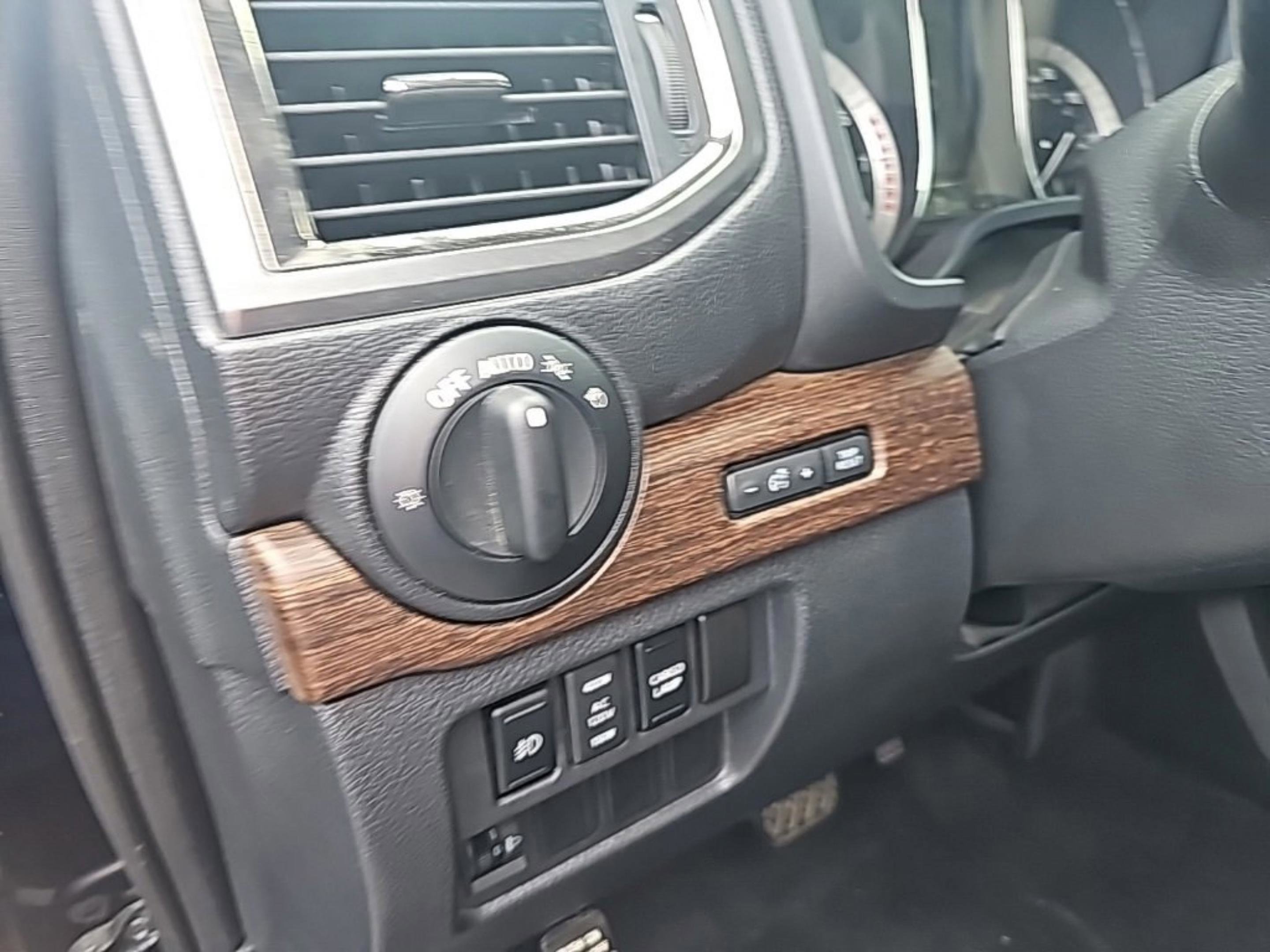 Used 2018 Nissan Titan Platinum Reserve w/ Platinum Utility Package image 15