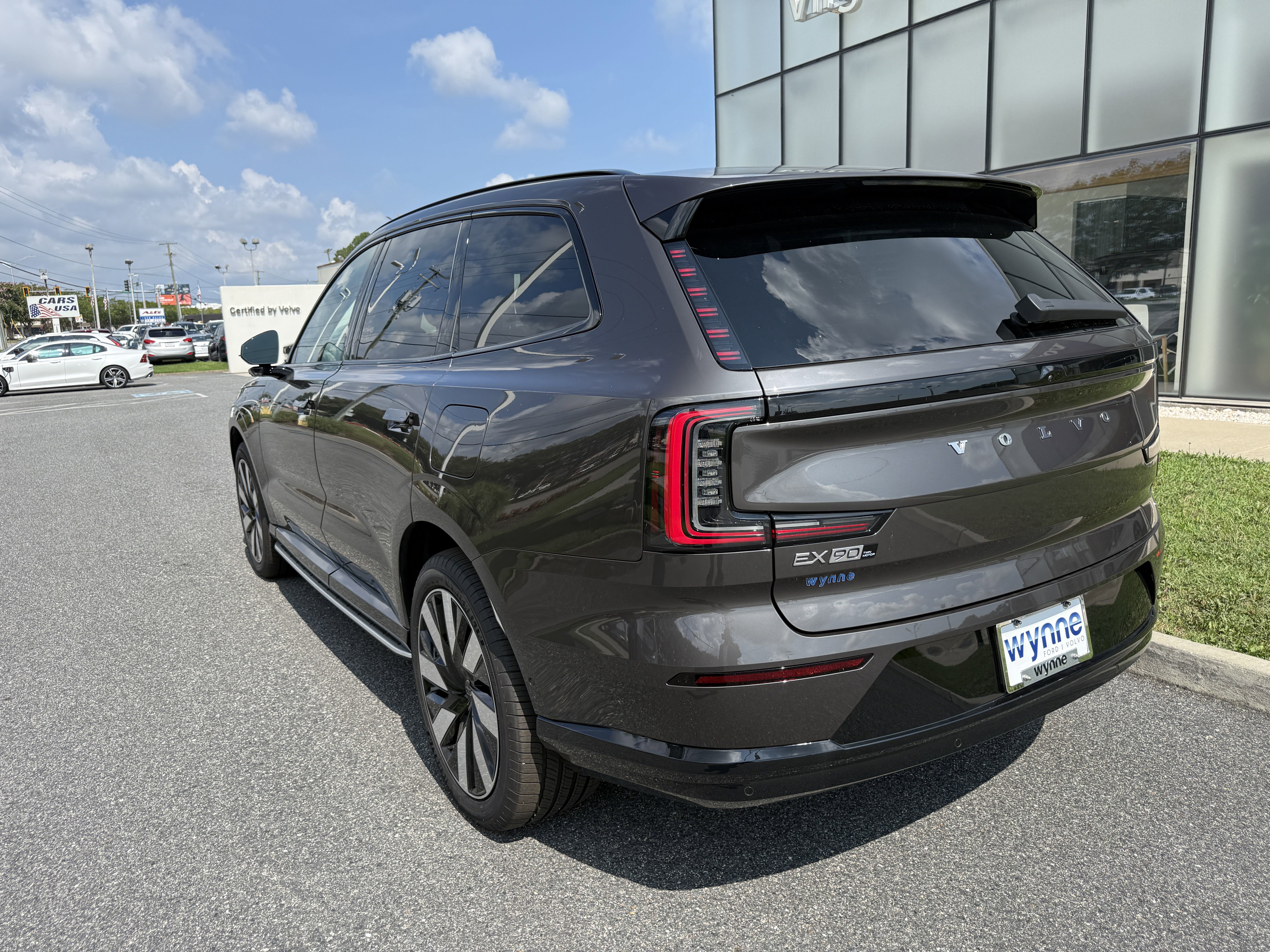 New 2025 Volvo EX90 Plus image 8