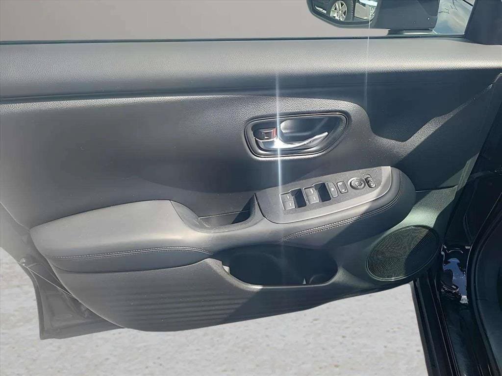 Used 2023 Honda HR-V LX image 14