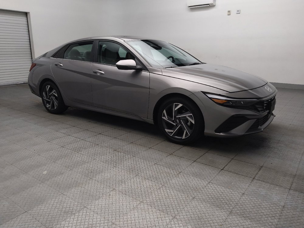 Used 2025 Hyundai Elantra Limited FWD image 13