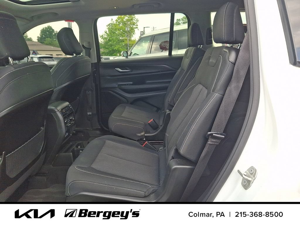 Used 2023 Jeep Grand Cherokee L Laredo AWD/4WD image 12