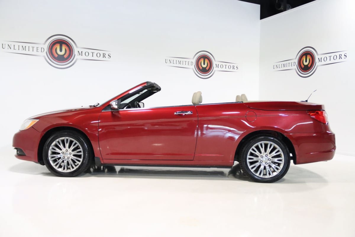 Used 2013 Chrysler 200 Limited FWD image 32