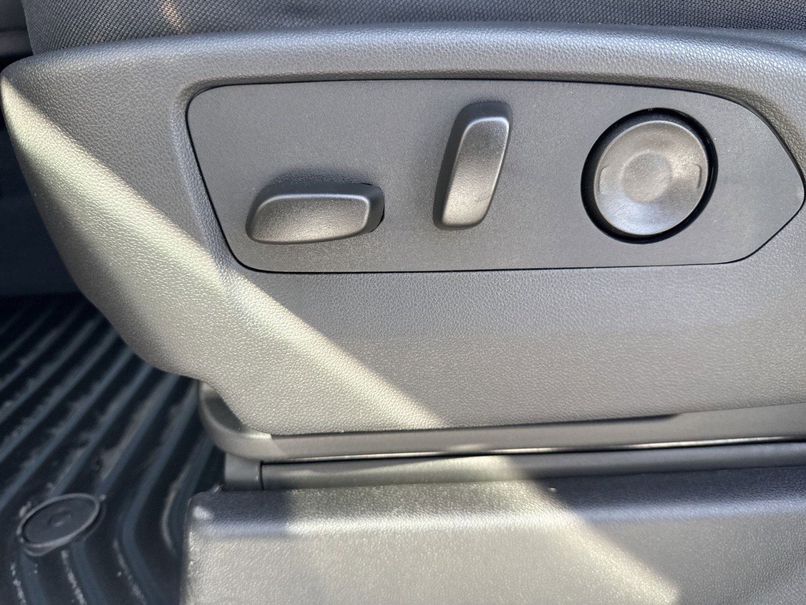 New 2026 GMC Sierra 1500 SLE image 12