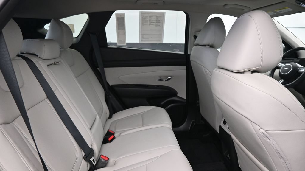 Used 2025 Hyundai Tucson SEL FWD image 13