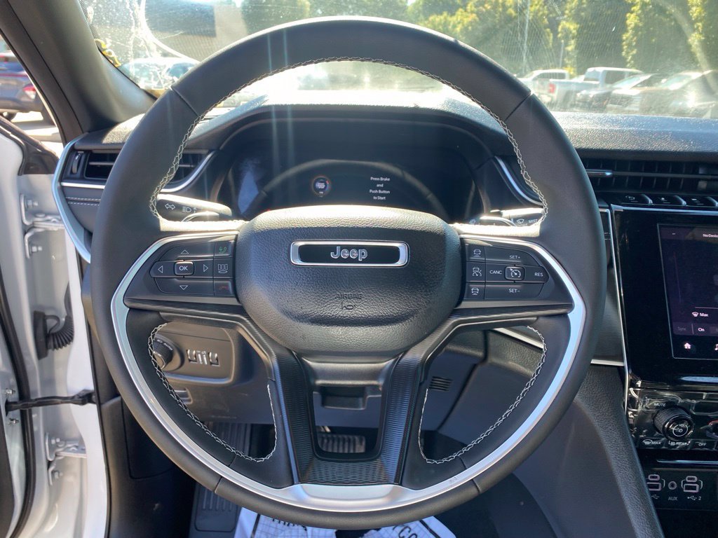 Used 2025 Jeep Grand Cherokee Laredo w/ MOPAR Finishing Package RWD image 11