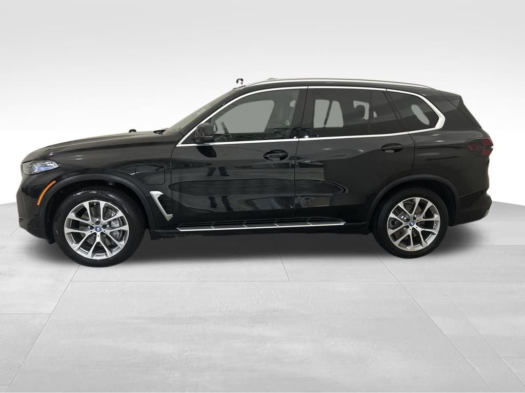Used 2025 BMW X5 xDrive50e image 2