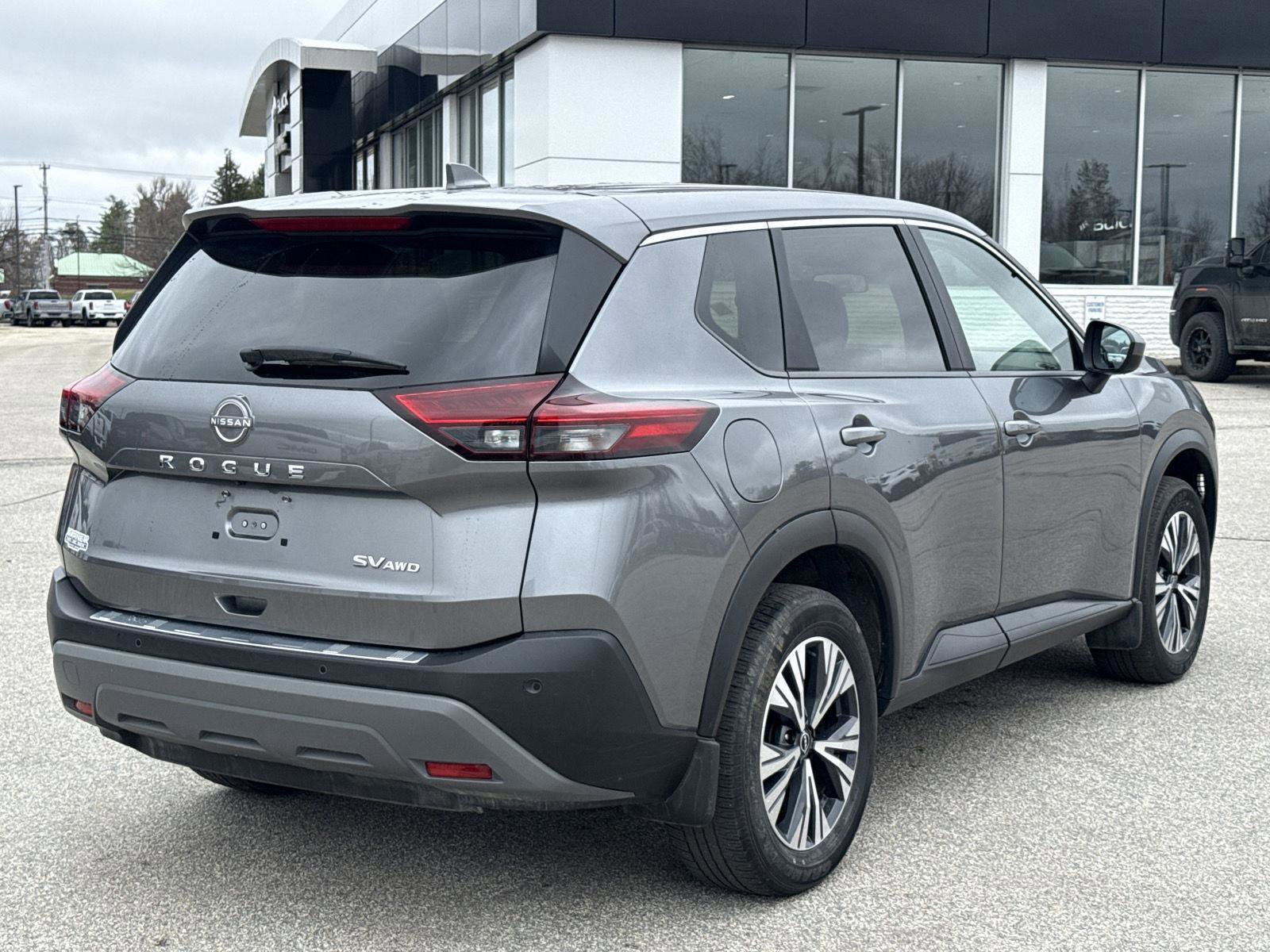 Used 2023 Nissan Rogue SV AWD/4WD image 5